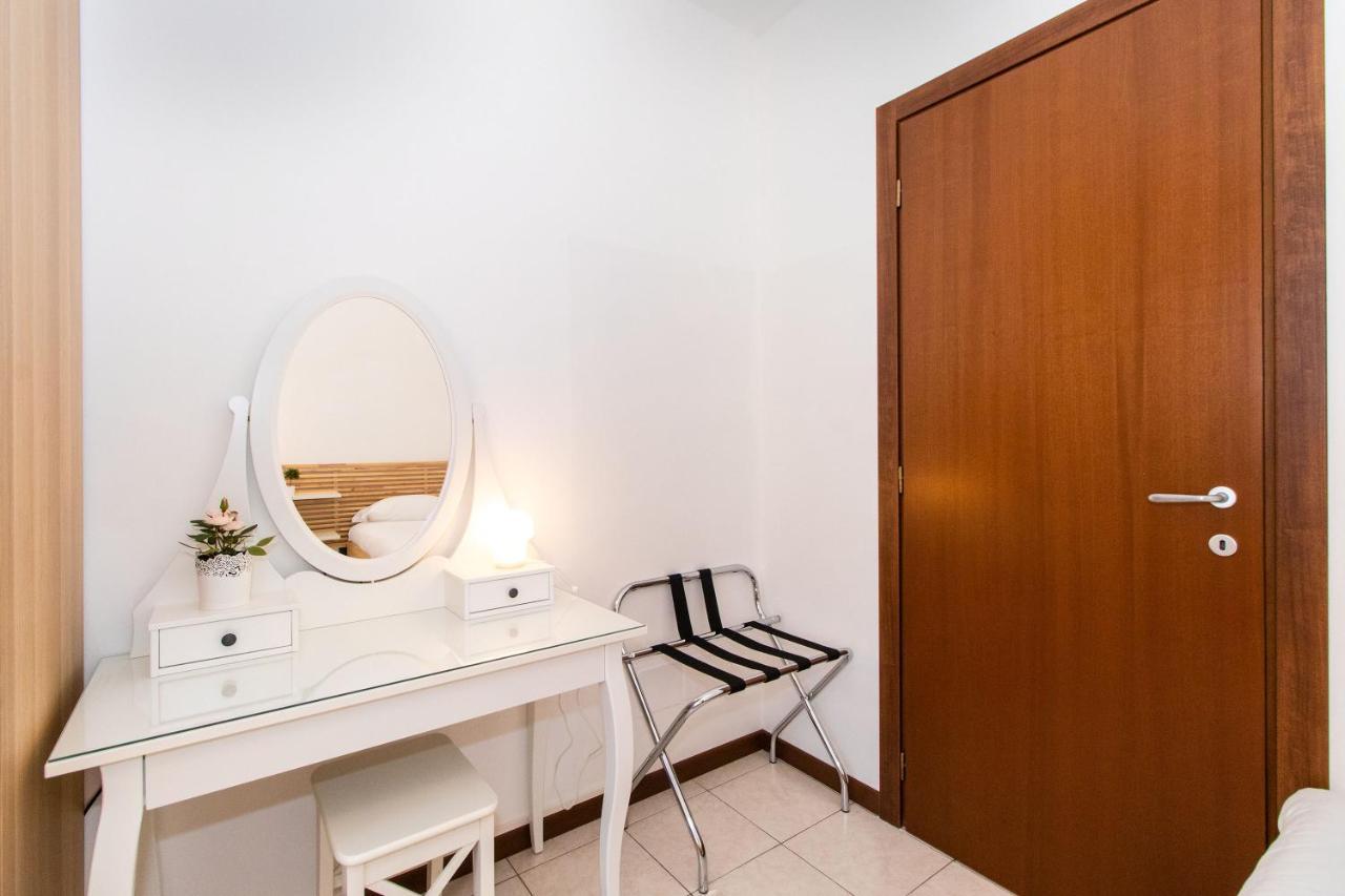 Come Casa Like Home Apartment With Parking تورينو المظهر الخارجي الصورة